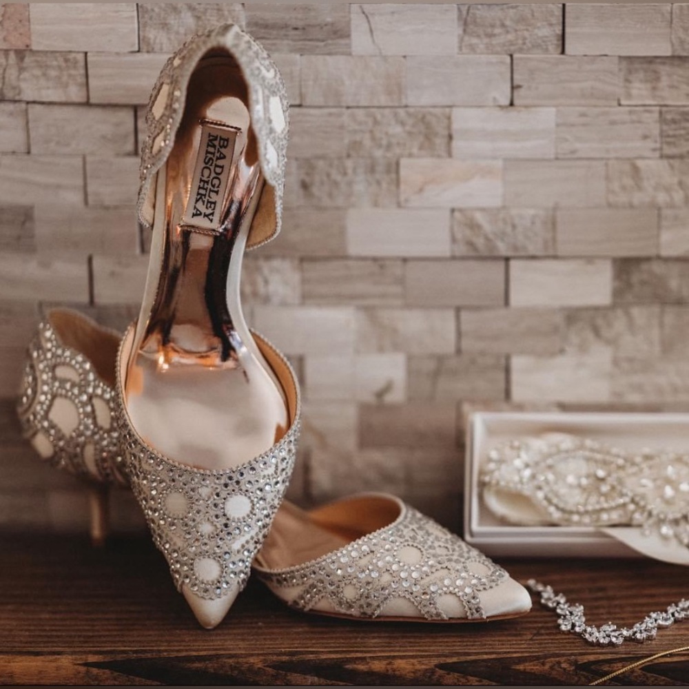 Badgley Mischka Ginny Pointed Toe Kitten heel